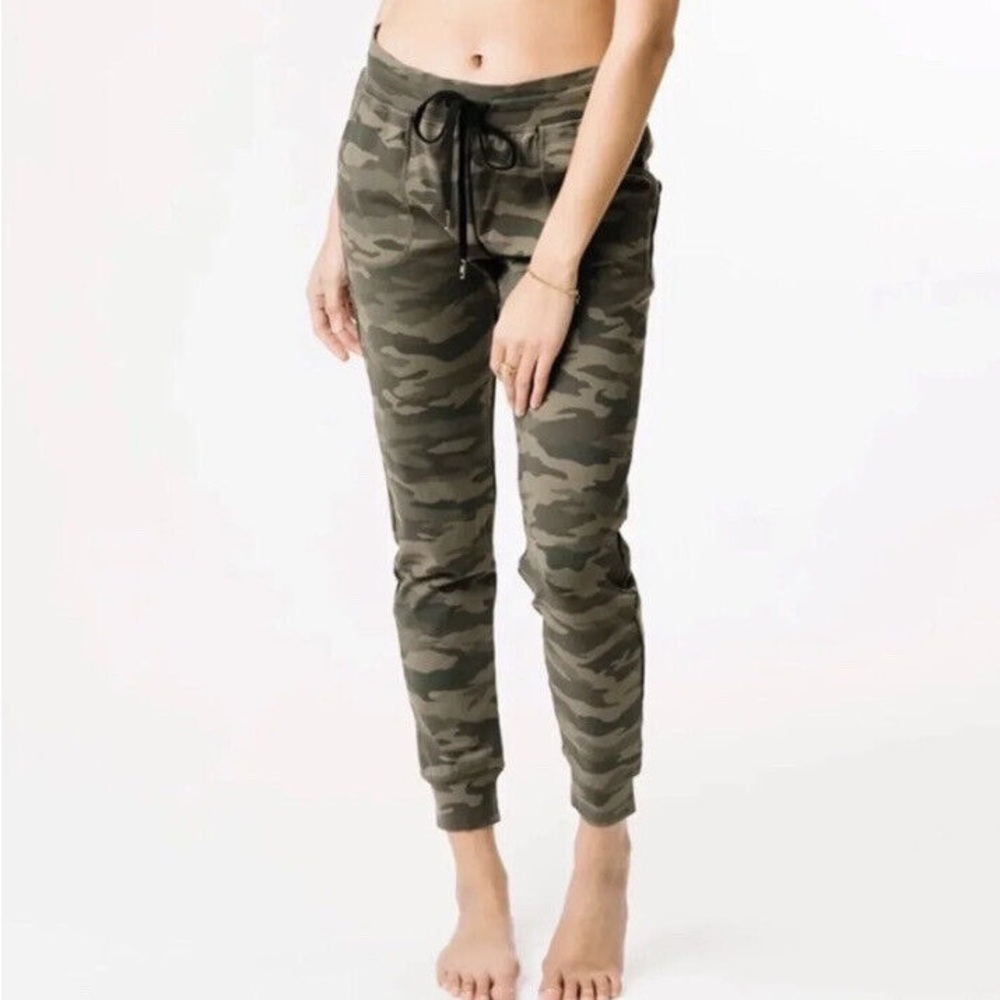 Gently used Zyia Unwind Camo Joggers